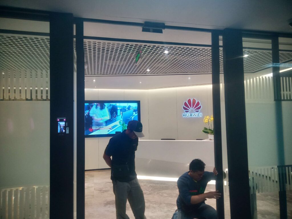 autogate glass door